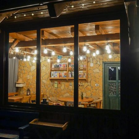 Bed and Breakfast Rose Hip Hill Farm Valea Tirnei Esterno foto