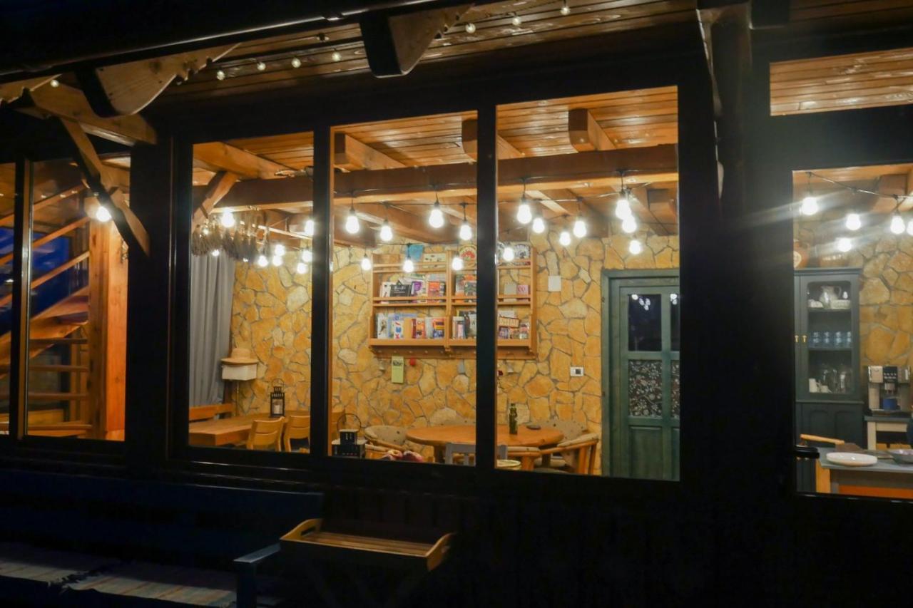 Bed and Breakfast Rose Hip Hill Farm Valea Tirnei Esterno foto